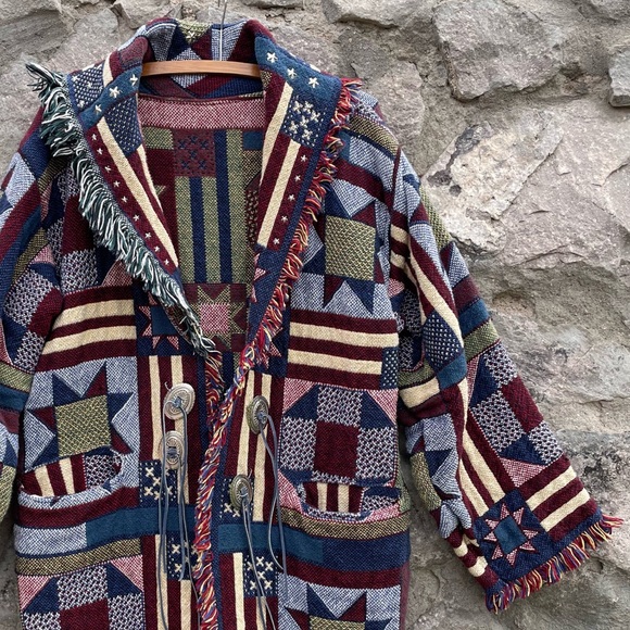 Handcrafted | Reworked Tapestry Fringe Blanket Cardigan Coat Quilt-Look Pattern - Picture 3 of 16